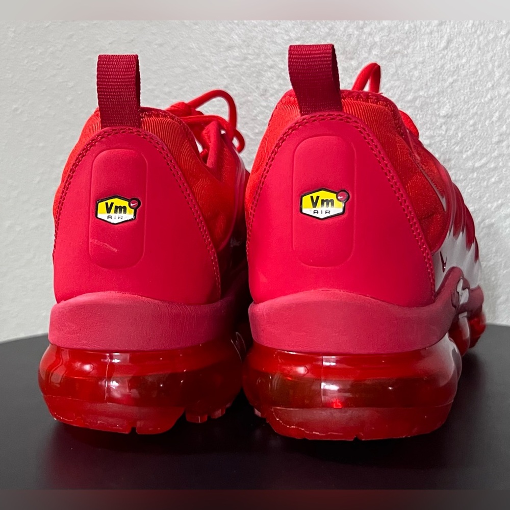 ✨Like New Nike Men's Red Air VaporMax Plus Shoes Athletic Triple Red Sneakers - Picture 6 of 16